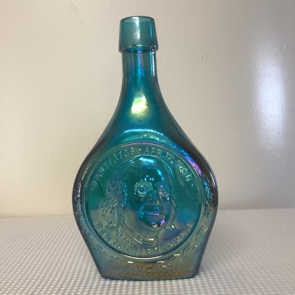 WHEATON BENJAMIN FRANKLIN GREAT AMERICAN SERIES BLUE GLASS DECANTER IRIDESCENT